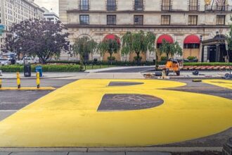 Black Lives Matter Plaza - The letter "B" in the mural reading "Black Lives Matter" painted in June 2020, tags: campaign - CC BY-SA